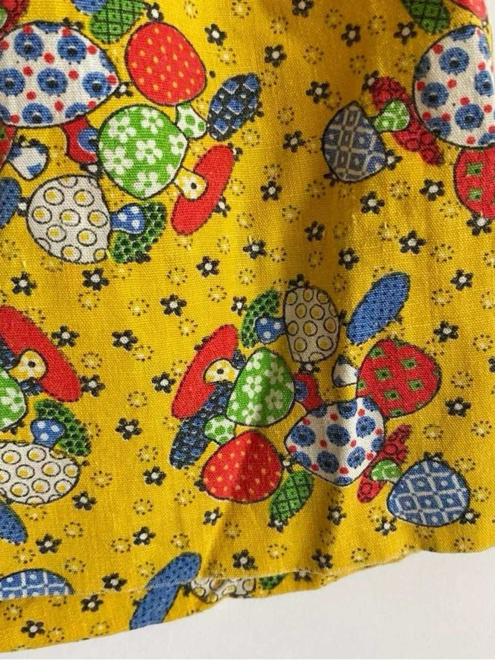 Vintage 70s Yellow Floral Mushroom Novelty Print Smocked Puff-Sleeve Dress